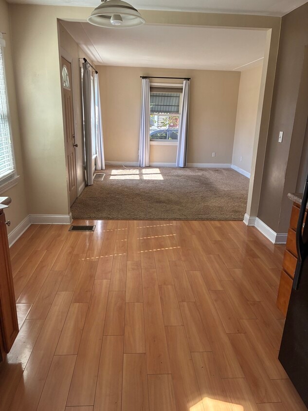 Foto principal - 1353 Northlawn St NE