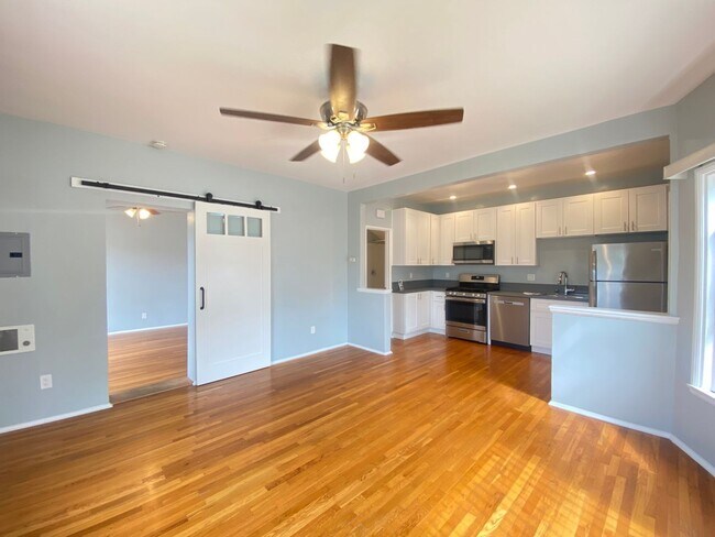 Foto del edificio - Must-See Bankers Hill 1BR, Parking Included, Pets Welcome