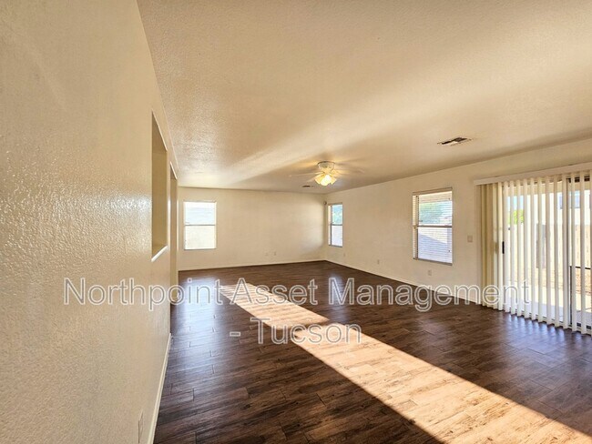 Building Photo - 7837 E Lamont Dr