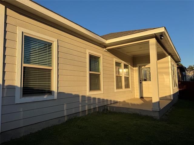 Building Photo - 142 Canales Cir