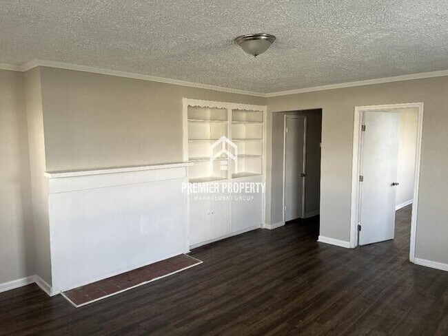 Foto del edificio - 3008 Triana Blvd SW