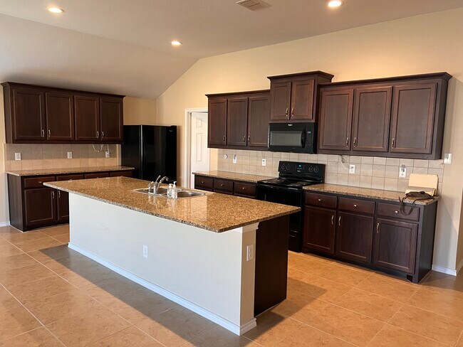Building Photo - 2545 Old Buck Dr