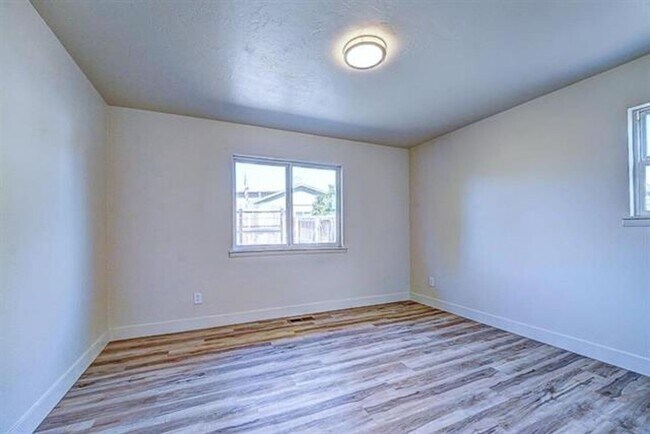 Foto del edificio - Stunning home in highly sought neighborhood!