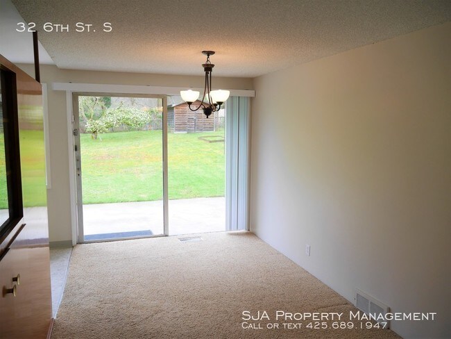 Building Photo - 3 Bedroom Rambler with Large Back Yard!