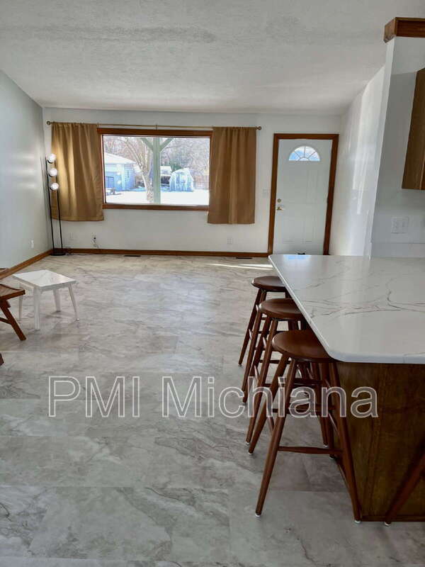 Foto del edificio - 56430 Hoosier Ave