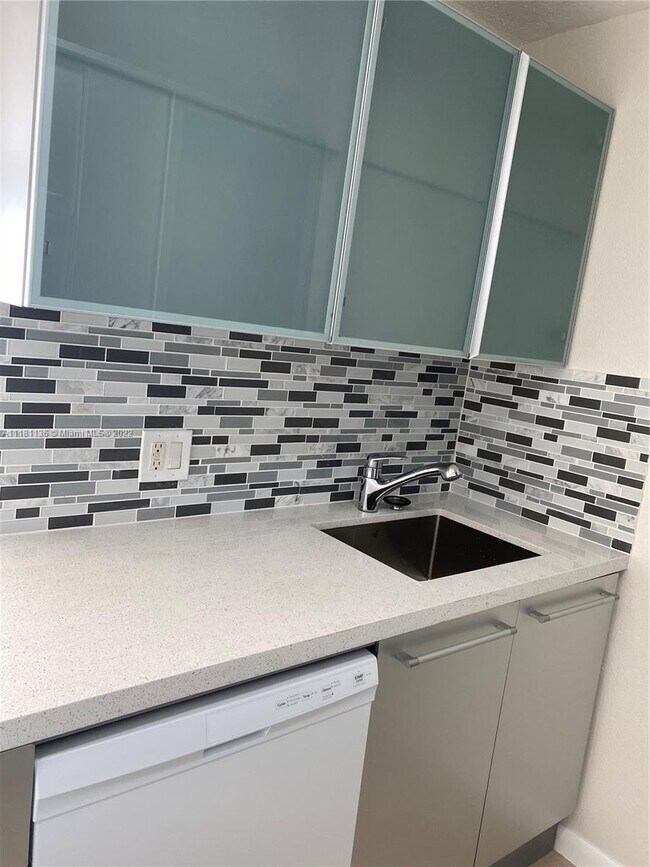 Foto del edificio - 543 SW 61st Terrace