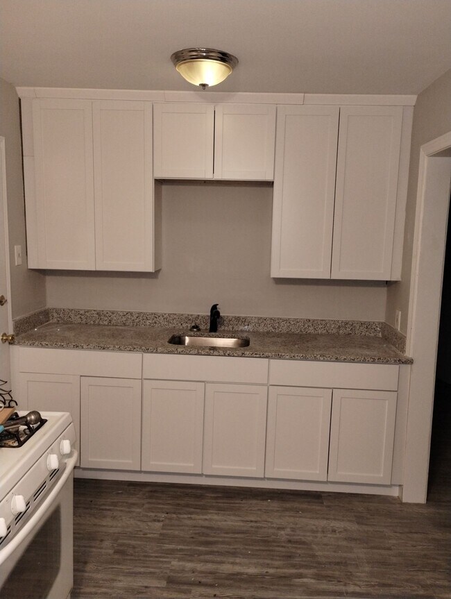 Foto del edificio - 23708 Brittany Ave
