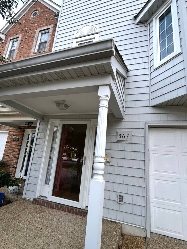 Building Photo - 367 Mainsail Dr
