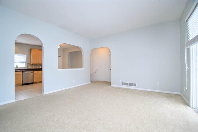 Building Photo - 2925 N Knightsbridge Cir
