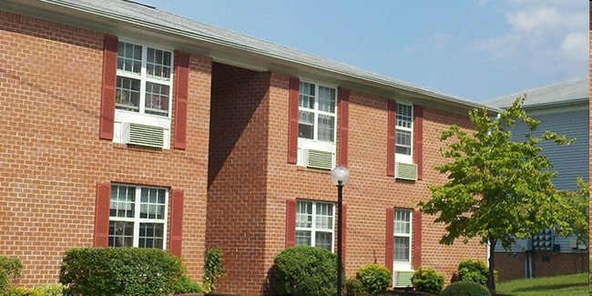 Building Photo - Forest Glen