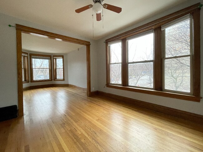 Building Photo - 1604 W Farragut Ave