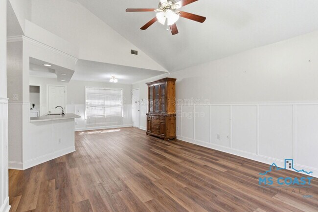 Foto del edificio - 16035 Tower Bridge Ave