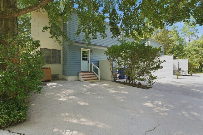 Foto del edificio - Charming Mount Pleasant Townhouse