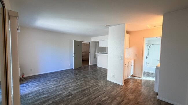 Building Photo - 5027 Guava Ave