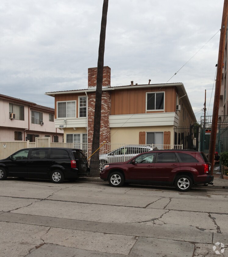 Building Photo - 1218 N Mansfield Ave