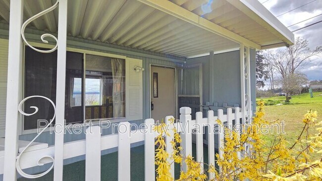 Foto del edificio - 2397 Alaska Ave E