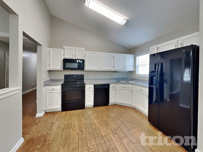 Foto del edificio - 3099 Wavering Ln