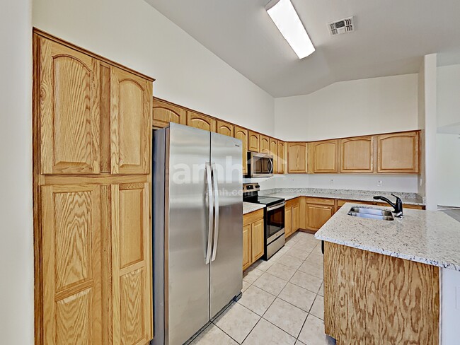 Building Photo - 13830 W Keim Dr