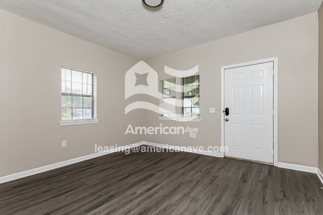 Building Photo - 335 Dewitt Ave