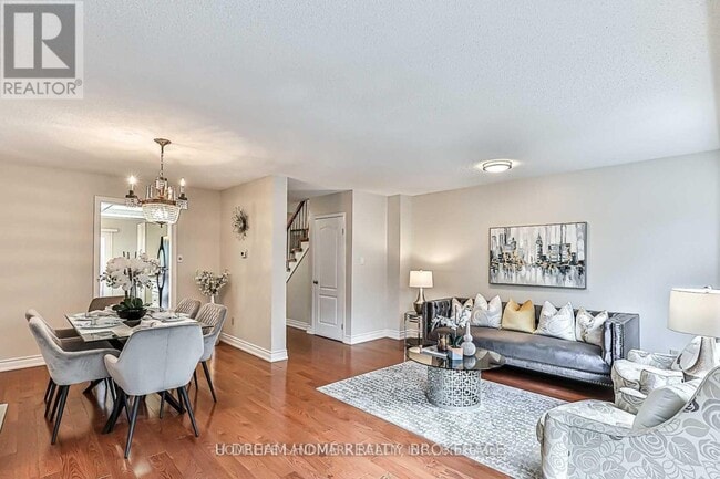 Photo du bâtiment - 115 Carnival Ct