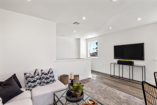 Building Photo - 1758 Manuel Ave