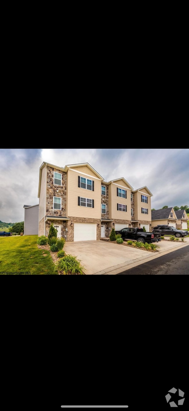Building Photo - 201 Red Oak Ln