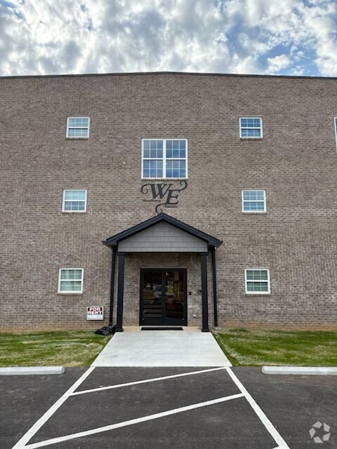 Building Photo - 2350 Filiatreau Ln
