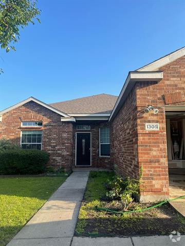 Building Photo - 1305 Cahaba Dr