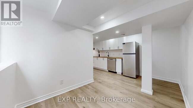 Building Photo - 1121 Foxglove Pl