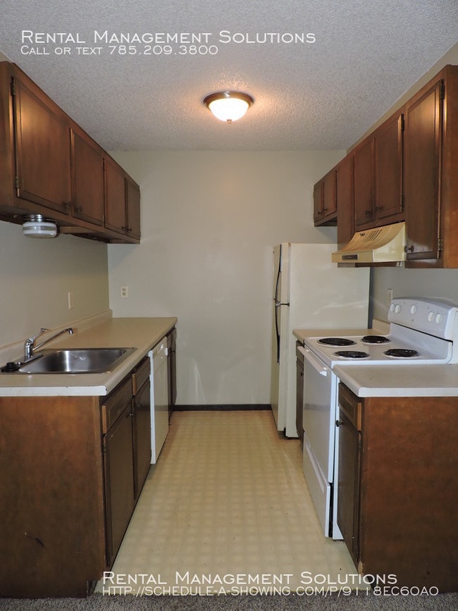 Building Photo - Bluewood East Apartments- 1 Bedroom