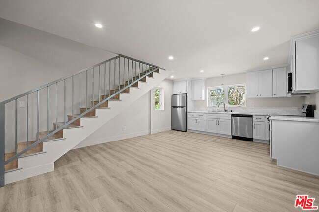 Foto del edificio - 1509 Edris Dr