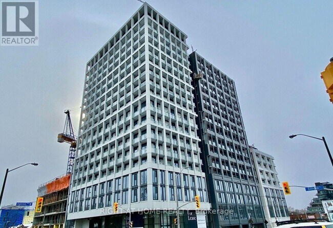 Photo du bâtiment - 2020 Bathurst St