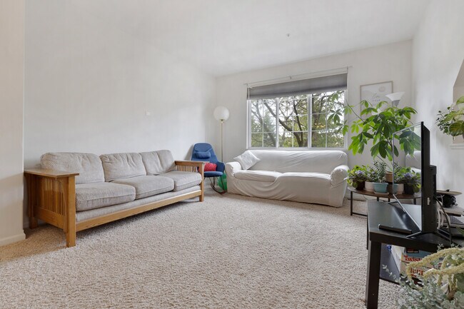 Building Photo - 726 Hanbury Dr