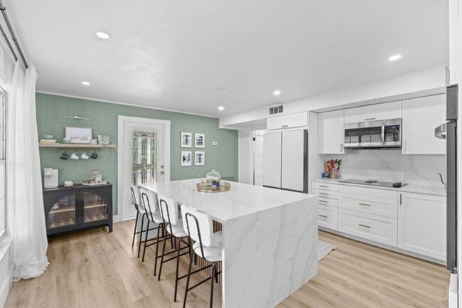 Photo - 715 Kaye St House