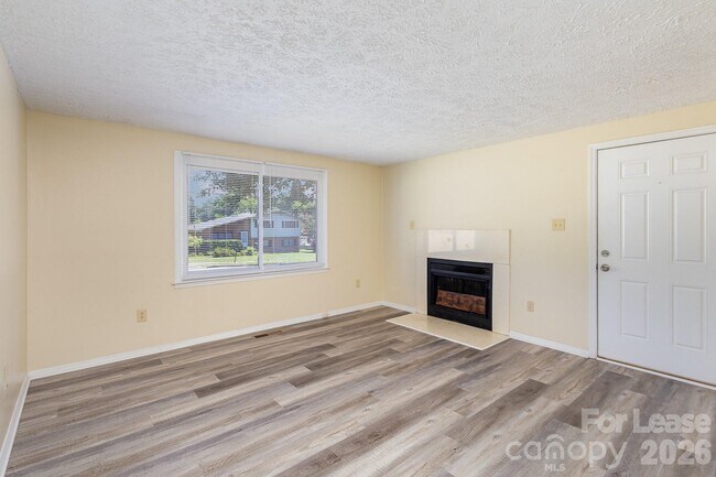 Foto del edificio - 3131 Vestal Pl