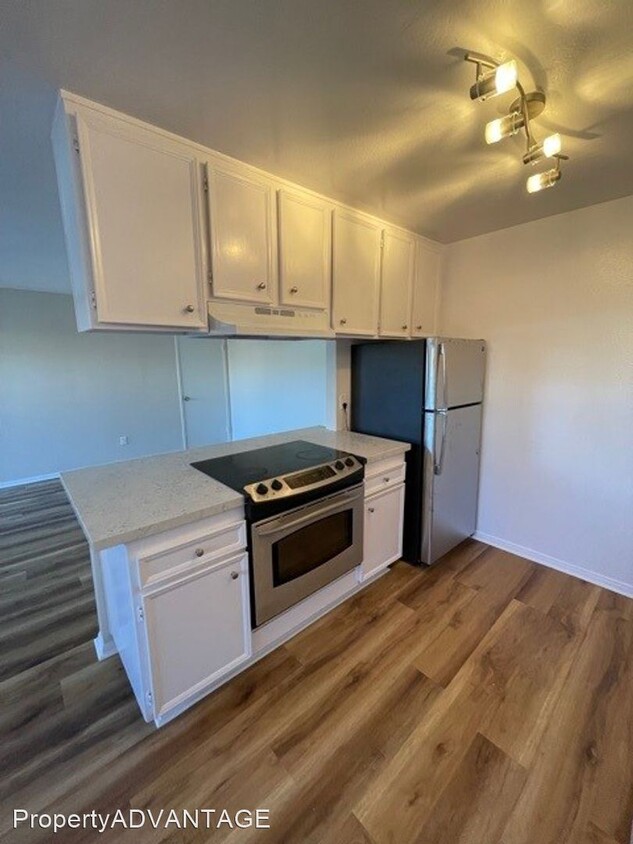Building Photo - 2 br, 1 bath House - 9504 Carroll Canyon R...
