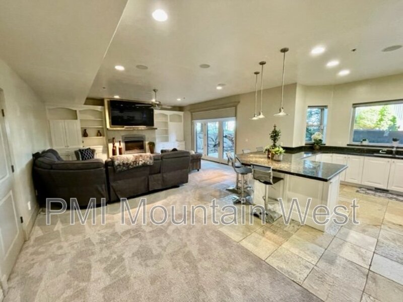 Foto principal - 881 Eagle Ridge Dr