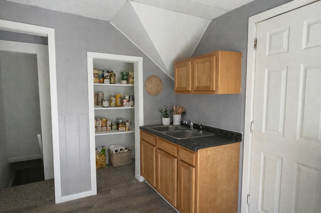 Building Photo - 1222 Eastern Ave SE