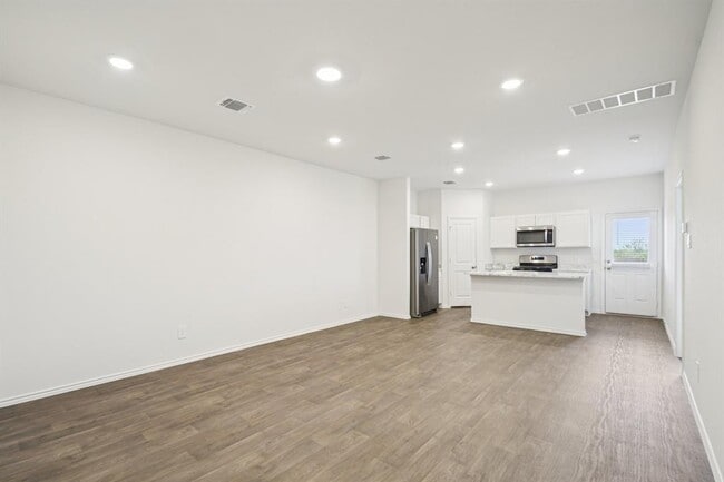 Building Photo - 599 Arnold Lp