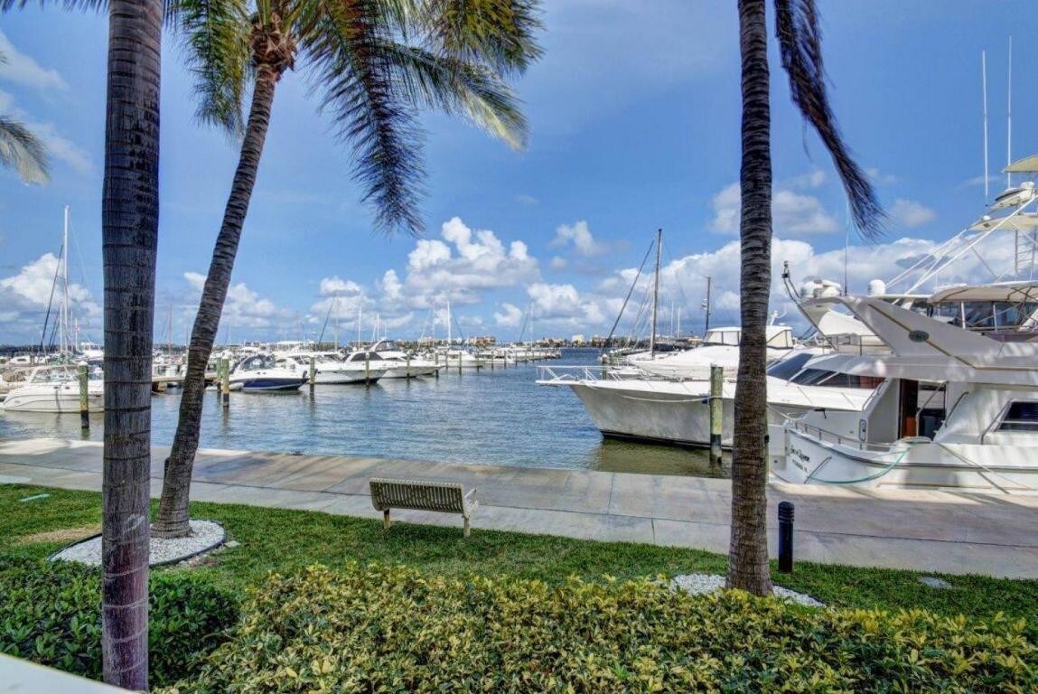 802 W Windward Way, Lantana, FL 33462 Condo for Rent in Lantana, FL