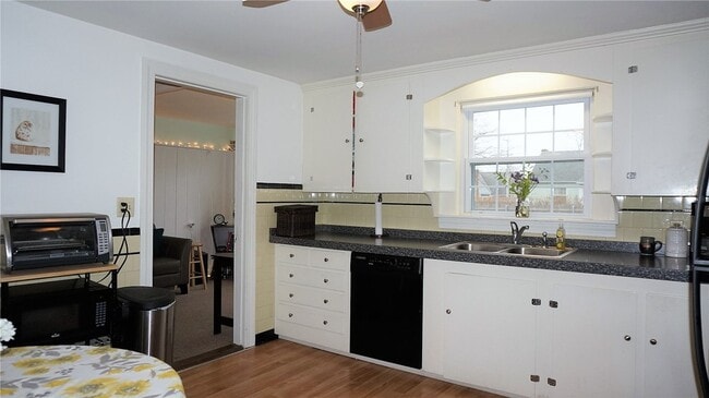 Kitchen - 60 Cavalcade Blvd