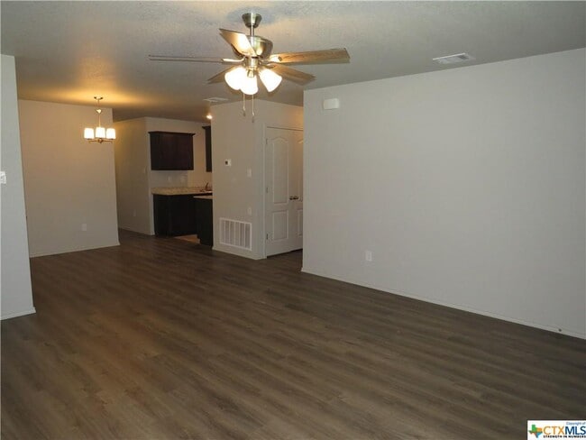 Building Photo - 111 Lost Trl