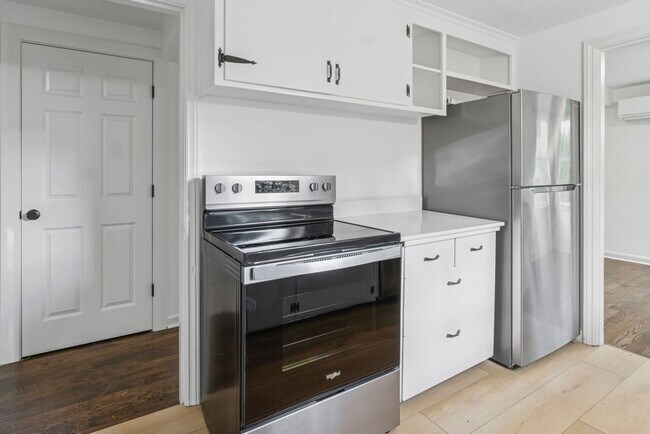 Foto del edificio - Updated 2 bed 1 bath Wedgewood area home