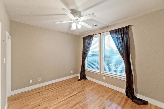 Foto del edificio - 4830 Cedar Springs Rd