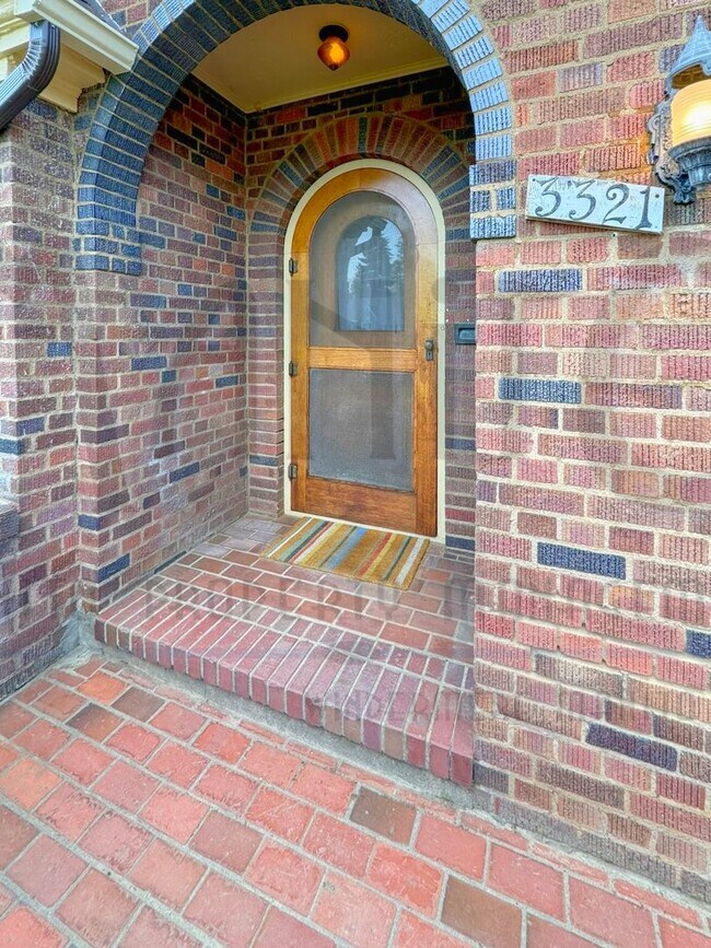 Building Photo - Beautiful Down River Brick Bungalow with R...