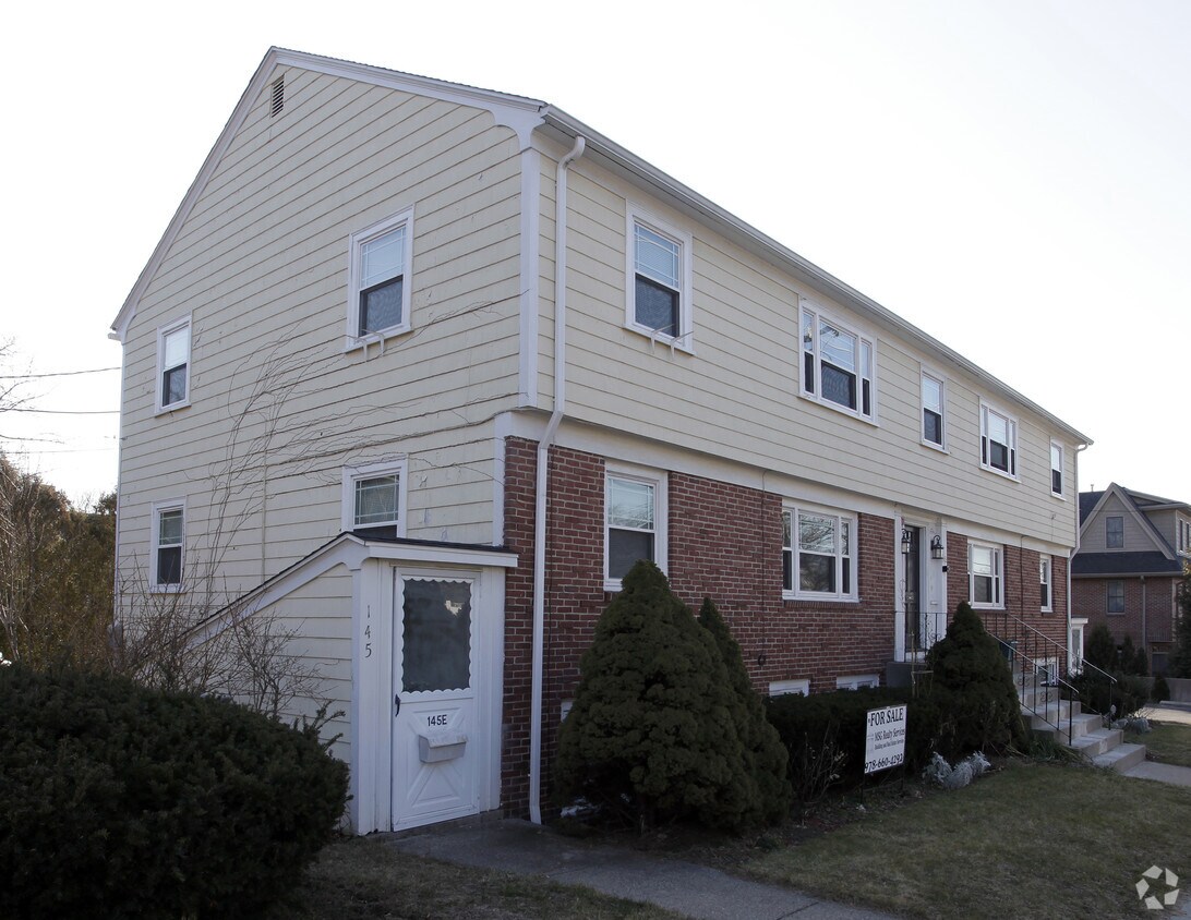 Building Photo - 201 Medway St