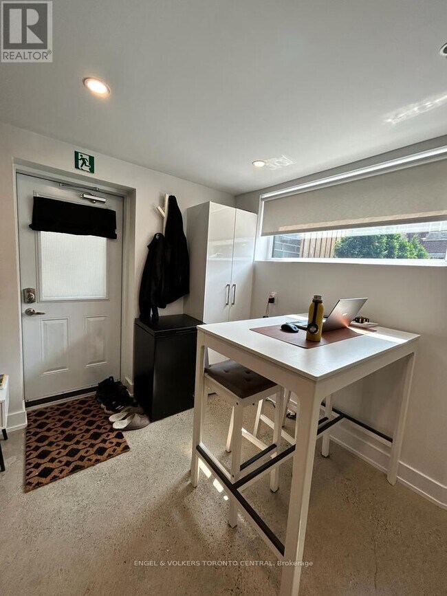 Photo du bâtiment - 1553 Bloor St W