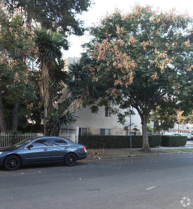 Foto del edificio - 6654 Leland Way