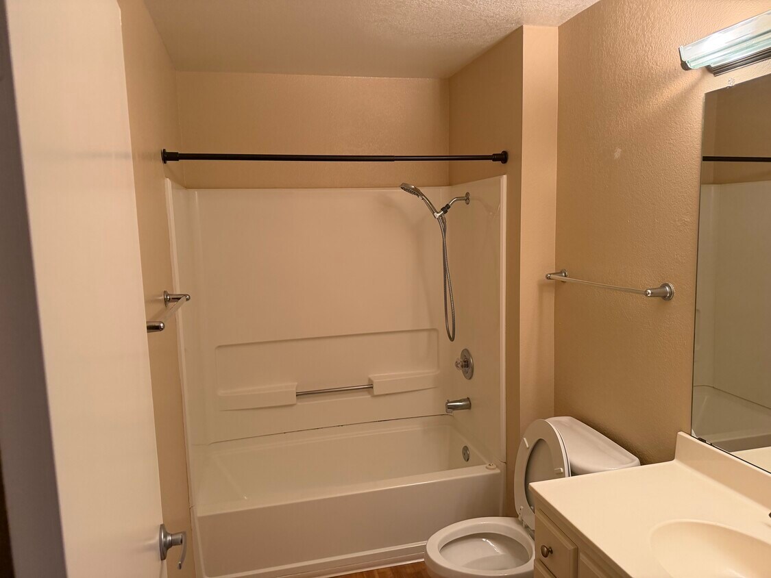 Foto del edificio - 15048 Avenida Venusto