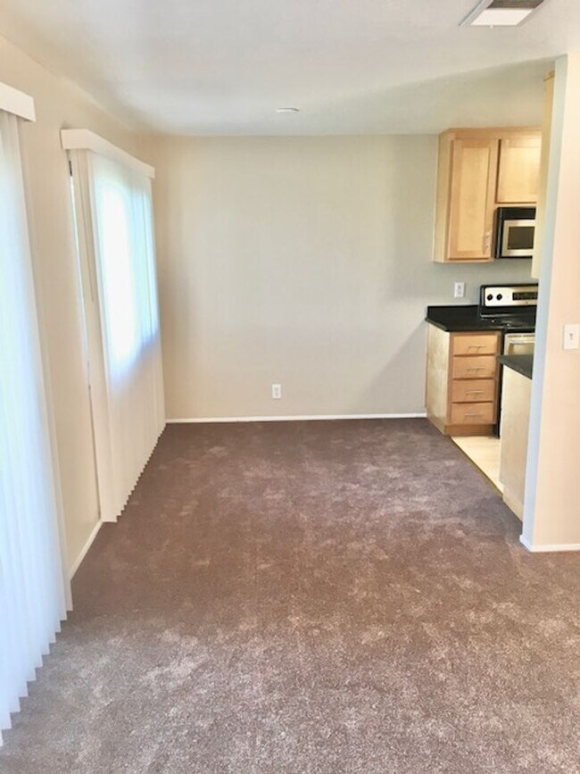 Foto del edificio - 1 bed 1 bath Condo in Benicia -- COMING SO...